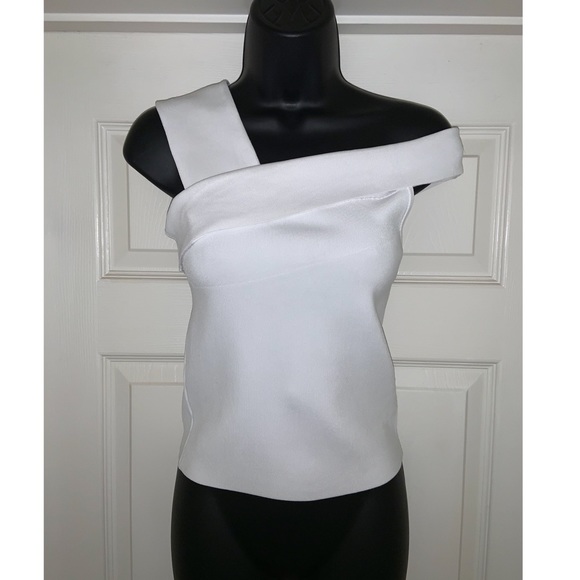 Alice & Olivia Arletta Asymmetric Cropped Sweater In White - Picture 7 of 14